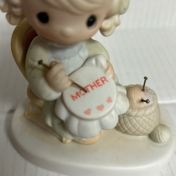 Precious Moments E-3106 Mother Sew Dear with Box - Picture 4 of 5